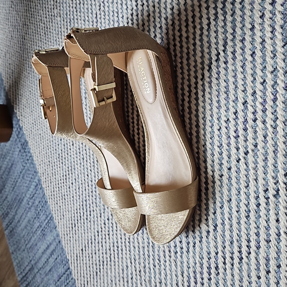 Kenneth Cole Reaction gold sandals